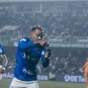 Cruzeiro vence Coritiba e assume 7º lugar no Brasileirão