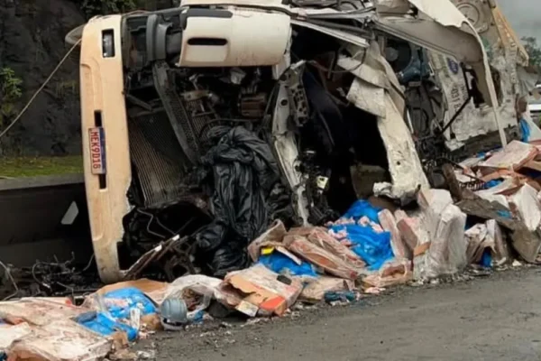 Campo-grandense morre em acidente com carreta na BR-277