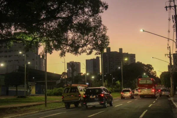 Sol volta após chuva e fim de semana terá calor e ar seco