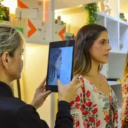 Clínica Hollywood celebra 12 anos com consulta estética solidária