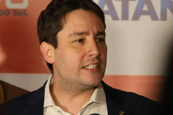 Novo oficializa Catan ao governo de MS e Oshiro ao Senado