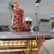 Dia dos Pais: churrasco em casa impulsiona vendas em açougues