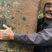 Pantaneiro que salvou fazenda com diques vira livro