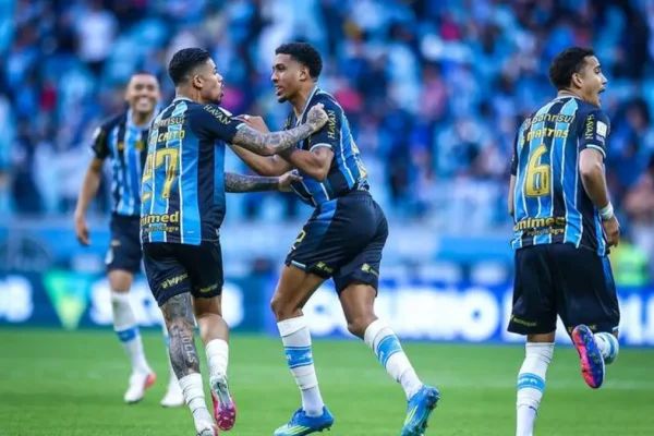 Grêmio vira sobre São Paulo, vence por 2 a 1 e deixa o Z-4