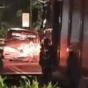 Caminhão tomba na Av. Heráclito após acidente com F-1000 em Campo Grande