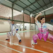Pais e filhas fortalecem laços com kung-fu de geração em geração