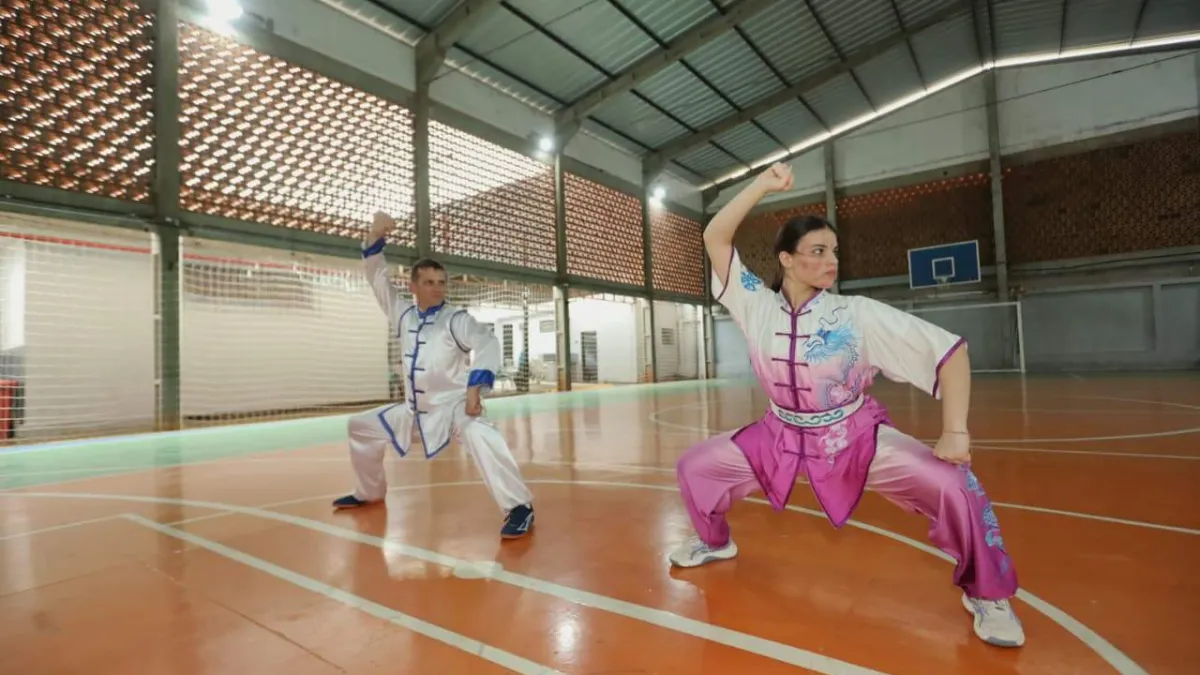 Pais e filhas fortalecem laços com kung-fu de geração em geração