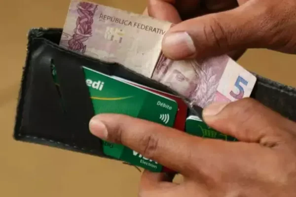 Brasileiros têm R$ 5,1 bi esquecidos em bancos; saque disponível