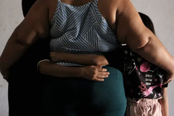 Mãe reconhece suspeita de sequestro de bebê e relata abordagem