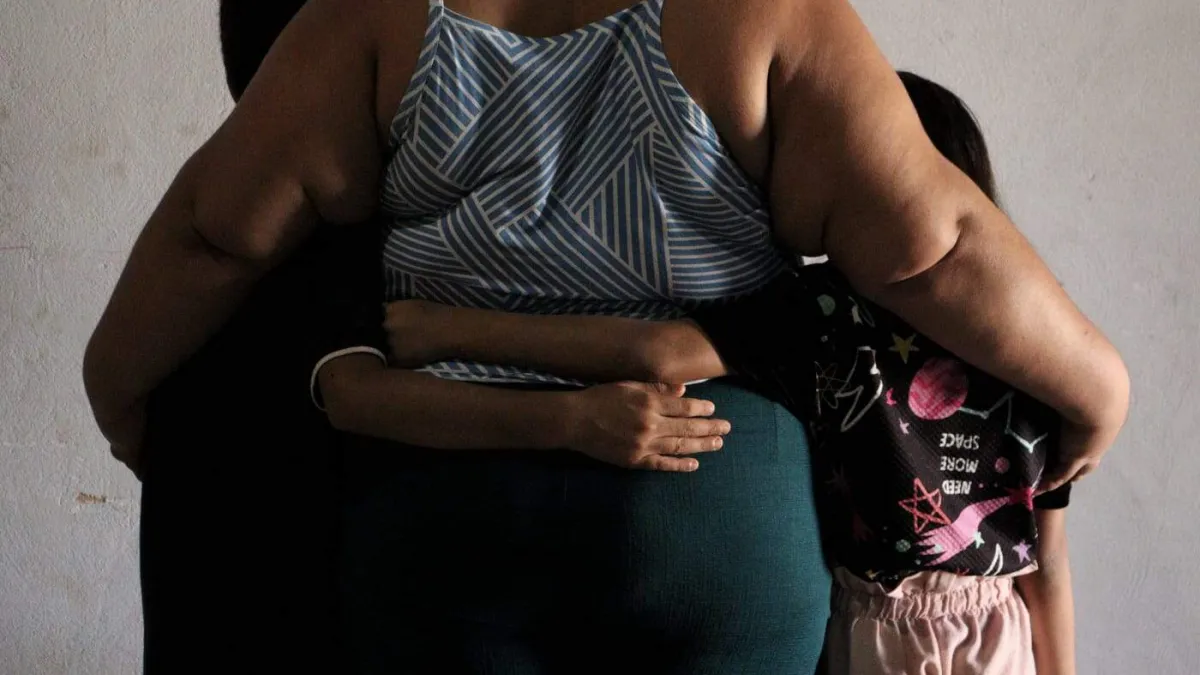 Mãe reconhece suspeita de sequestro de bebê e relata abordagem
