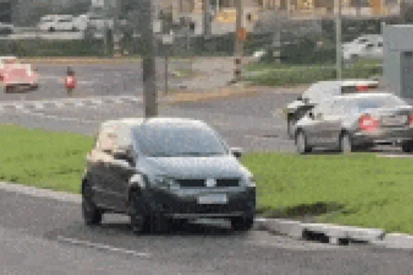Motorista estaciona no canteiro da Av. Mato Grosso e viraliza