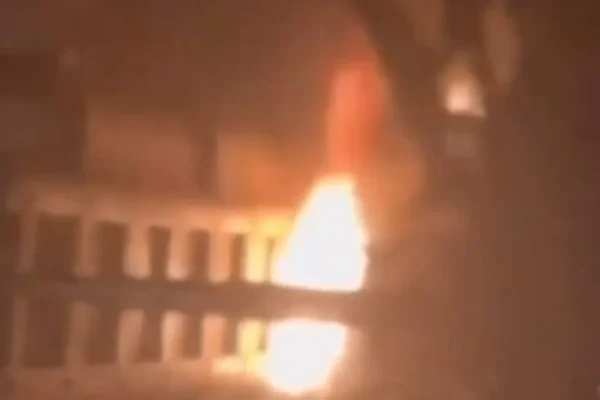Carreta tomba sobre carro, pega fogo e mata 5 em MS
