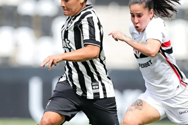 São Paulo goleia Botafogo e briga pela liderança do Brasileirão Feminino